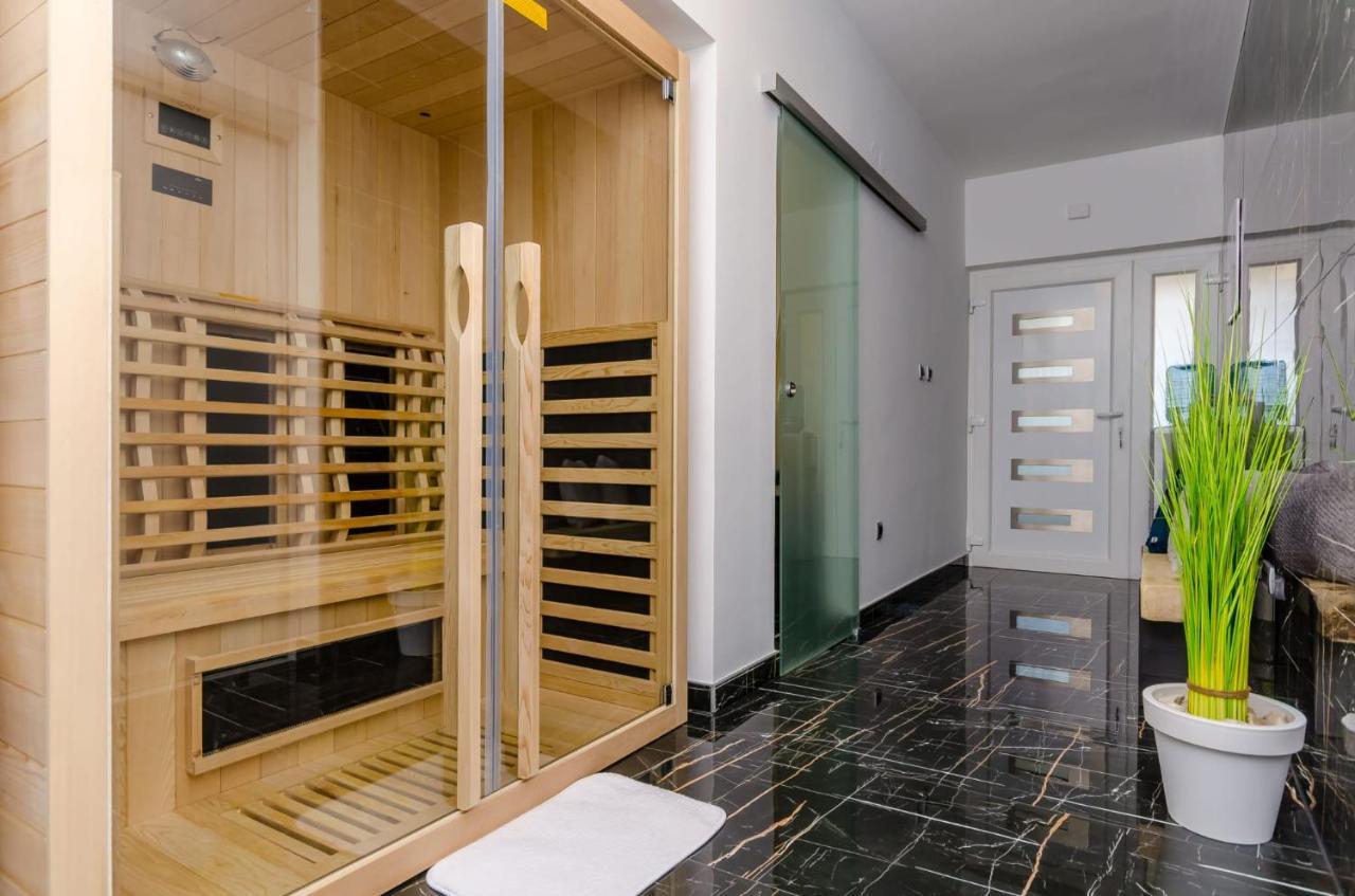 Deluxe Double Room With Sauna And Pool Каштела Экстерьер фото